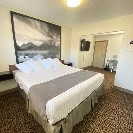 Super 8 By Wyndham Penticton Motel Exterior foto